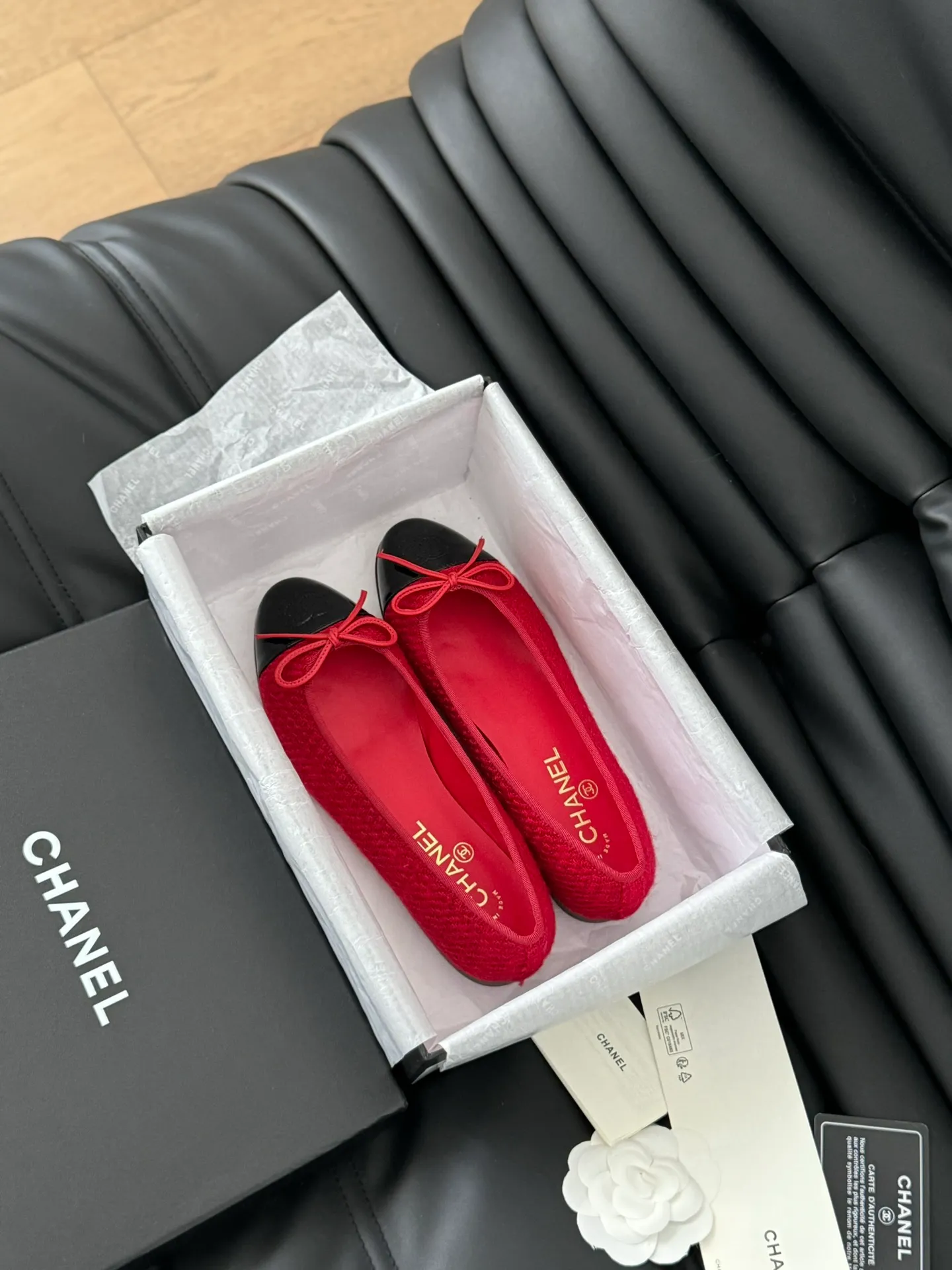 👟👟Ex-factory price 480👟👟 Purchasing-grade Chanel new color ballet shoes, original 1:1 replica, a classic among classics, perfect whether paired with trousers or skirts. The small round toe design is very good at modifying the foot shape, a must-have for little fairies! Heel height: 2.5cm Size: 35-41 (40/41/42/43 customized, non-refundable)